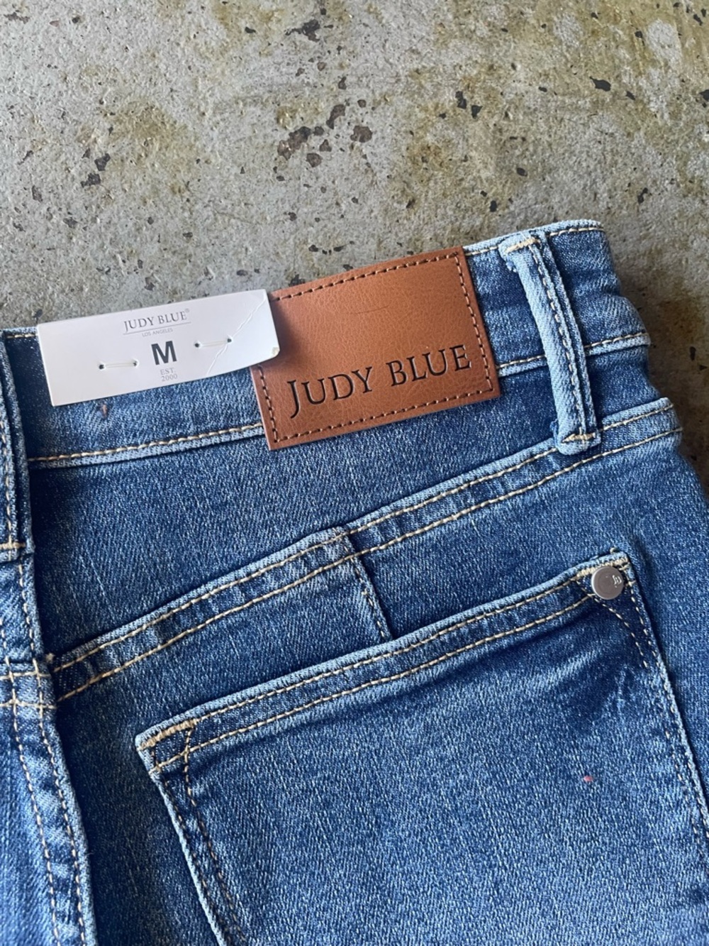 Judy Blue NWT Classic Mid-Rise Tummy Control Denim Shorts Size Medium - Picture 8 of 10